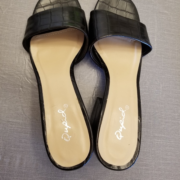 Black Sandals - Picture 2 of 5